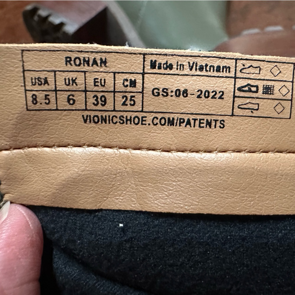 Vionic Ronan waterproof boot in Olive, sz 8.5, EUC - Picture 7 of 9